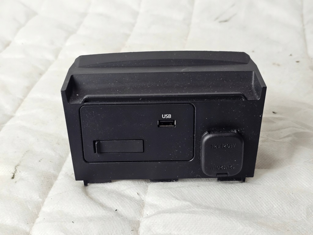 фото №1, Панель захист роз'єм прикурювача port вхід usb sd mazda cx30 3 iv bp
