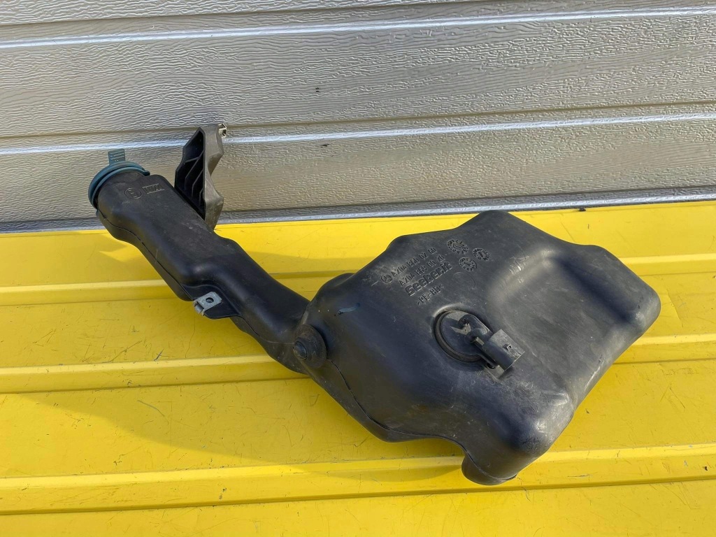 фото №1, Mercedes w204 бак омивача c-klasa 204