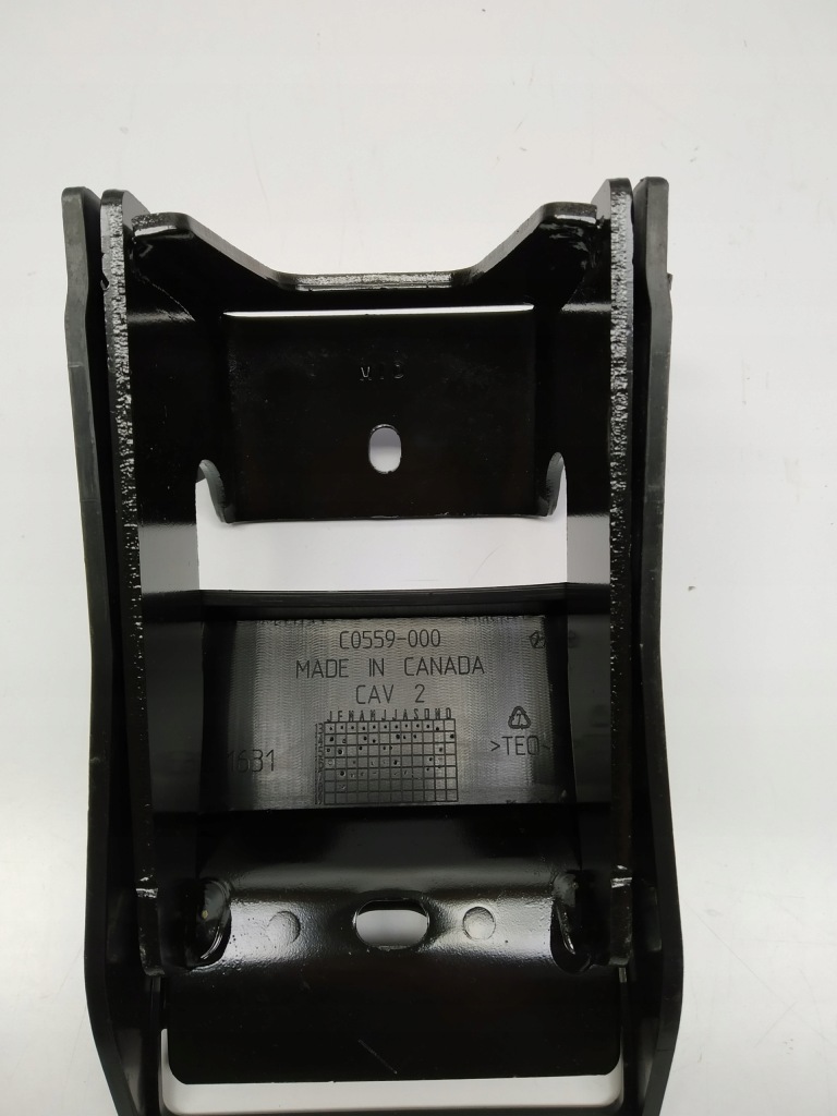 Grand cherokee 2 wk2 кронштейн порог порог крепеж кронштейн om c0559-000 Недорого