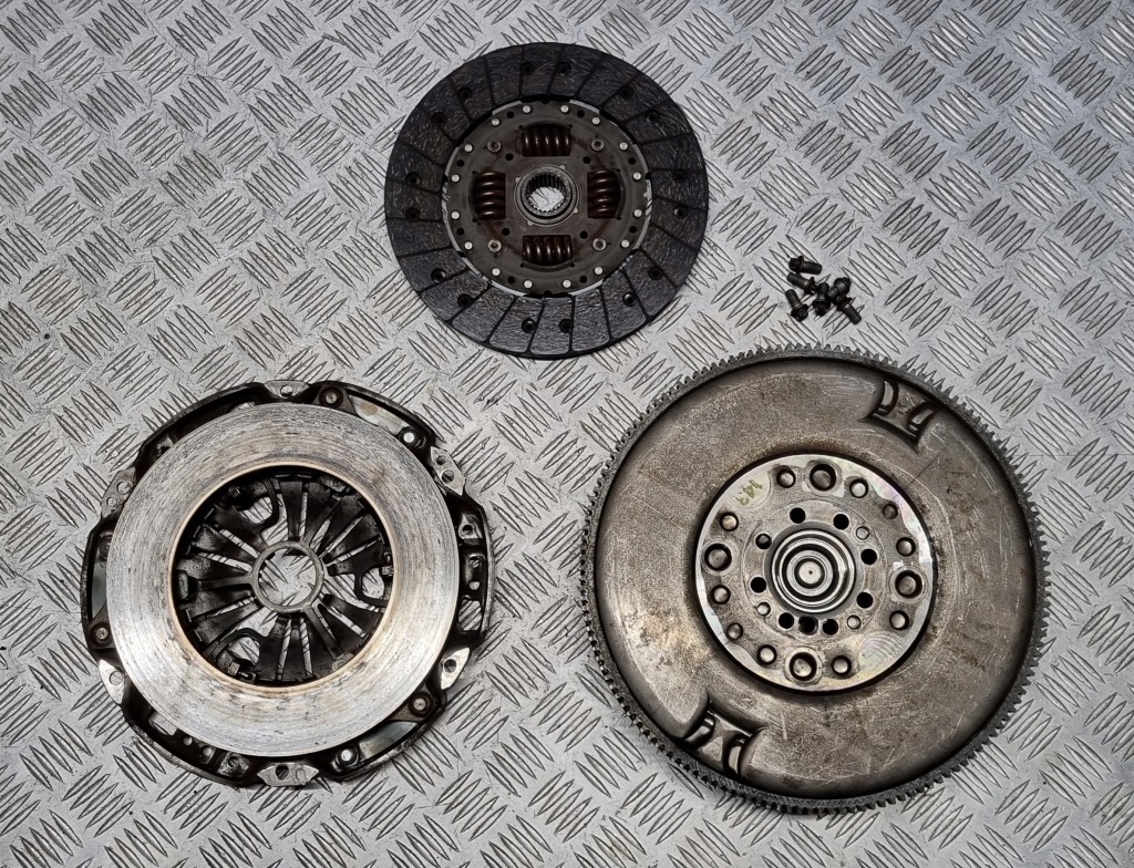 фото №11, Mercedes w906 зчеплення маховик з двома масами комплект 2.2d 651 27 tyś пробіг a6510305105