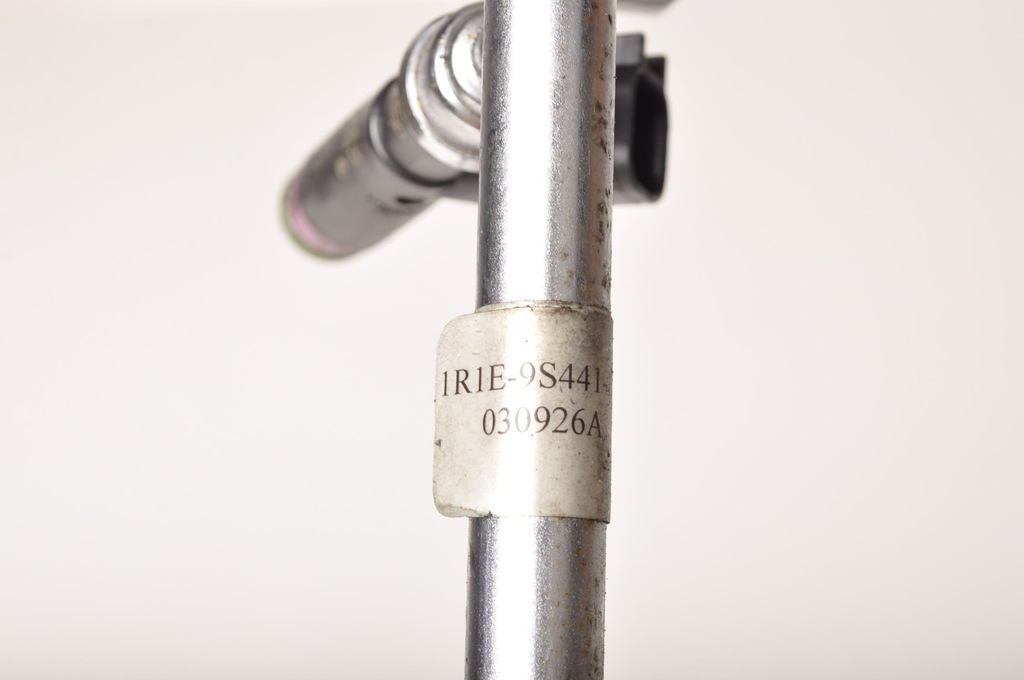 фото №8, Aston martin vanquish i молдинг впрыскная инжектор 1r1e-9s441-bd 1r1e-a6a