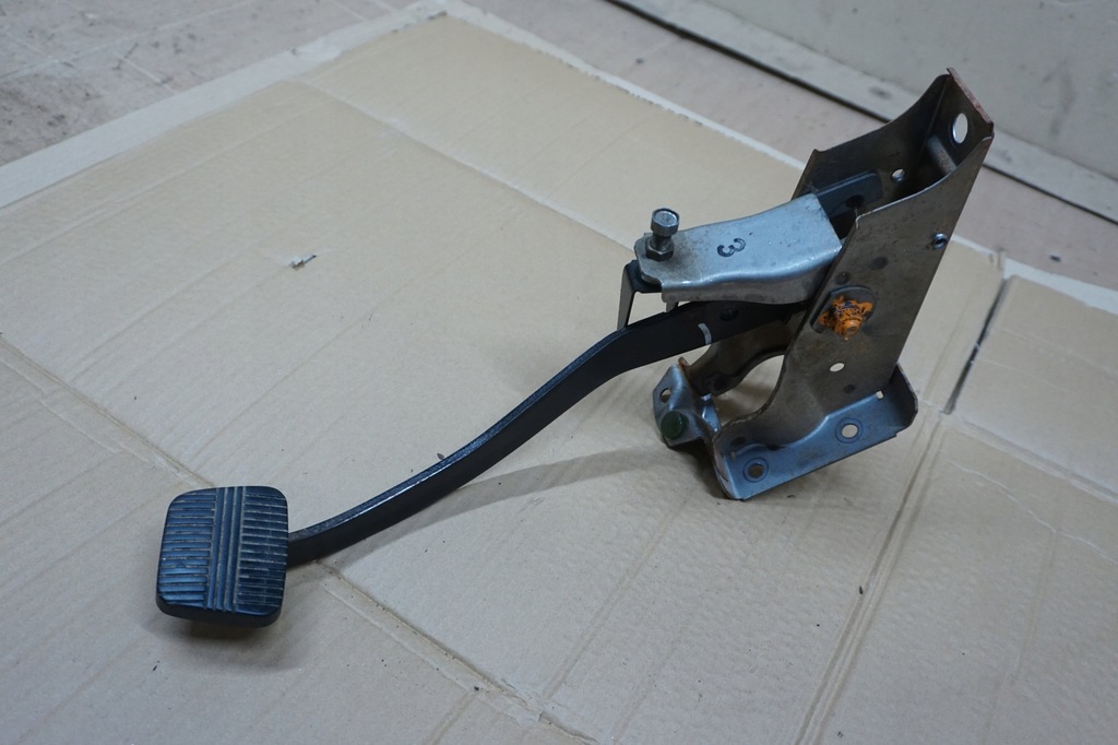 фото №1, Nissan patrol педаль сцепления 2,8 td y60 gr