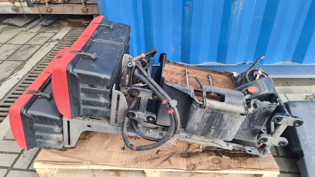 фото №7, Daf 106 euro 6 коробка основание аккумуляторов боковая