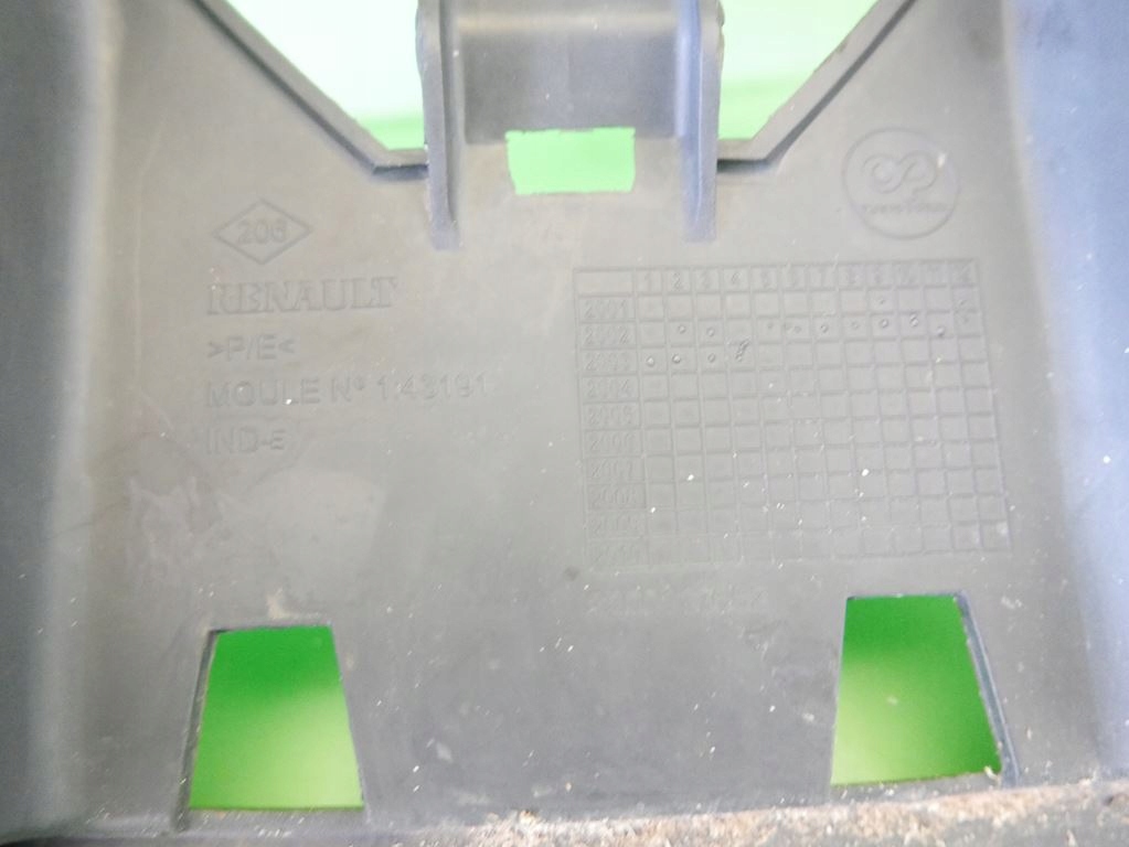 Направляющая бампера перед середина renault megane ii phi с Разборки