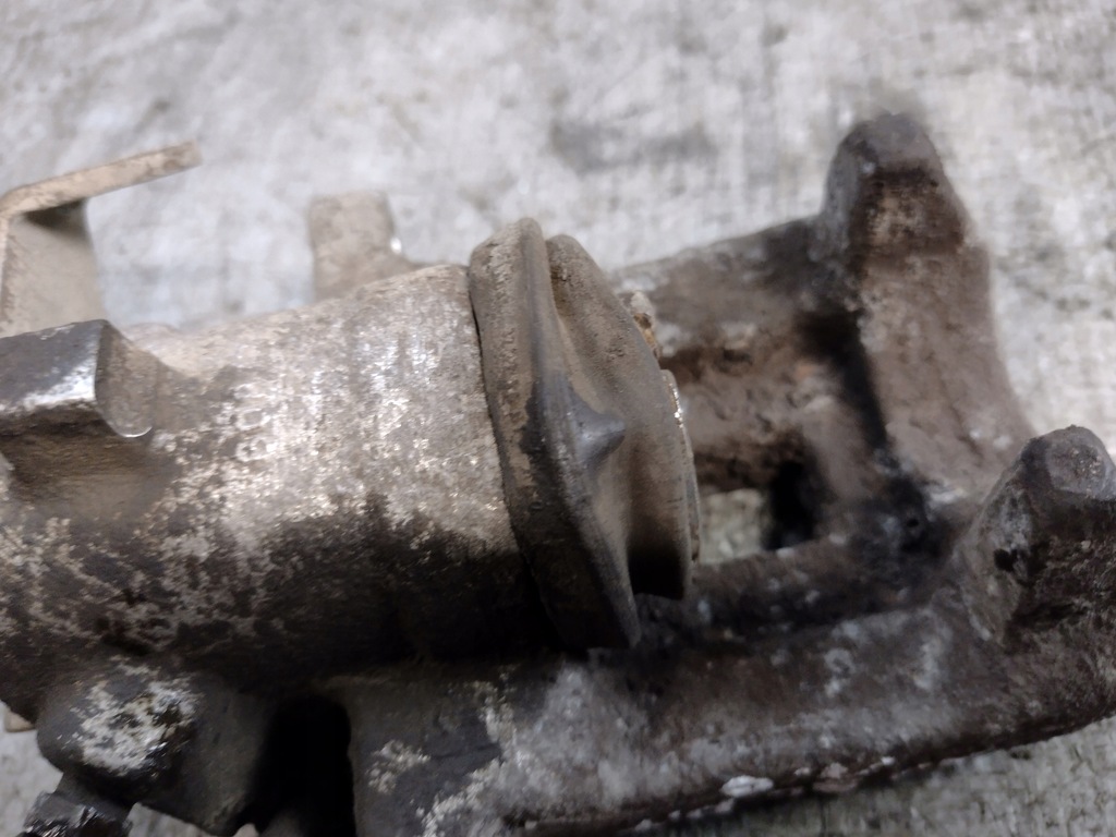 фото №13, Суппорт тормозной правый задняя audi a3 8l 1,6b