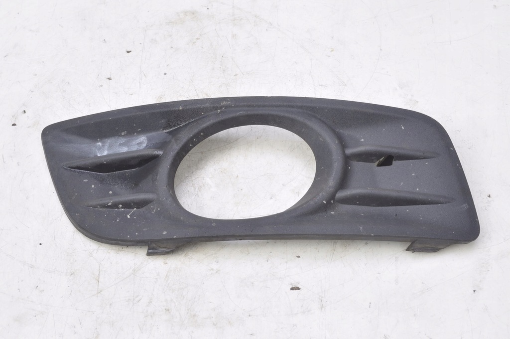 фото №1, Volvo v50 рамка решітка протитуманної фари права 31323408