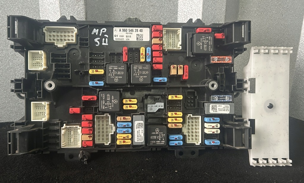 Купити Модуль sam панель запобіжників mercedes actros mp5 a9605462840