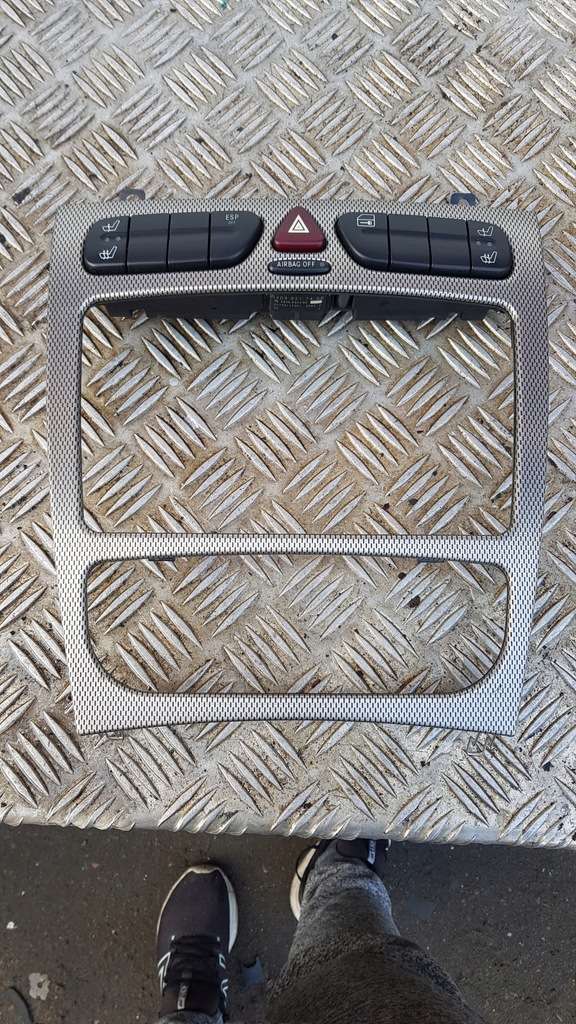 фото №2, Mercedes w203 рамка радио средняя консоли