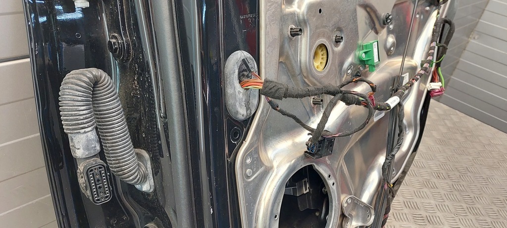 фото №12, Mercedes-benz cls c218 x218 a2187320410 дверь