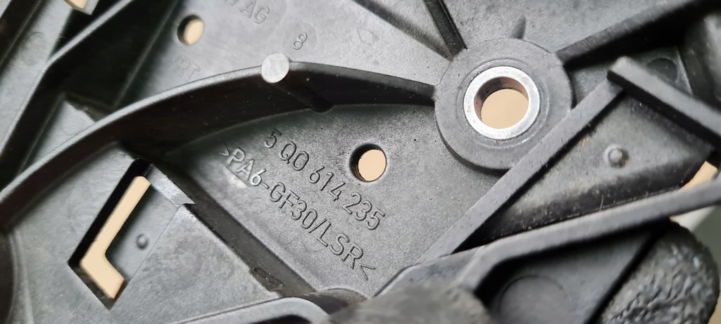 фото №5, S3 8v sedan a3 кронштейн кронштейн насоса abs 5q0614235