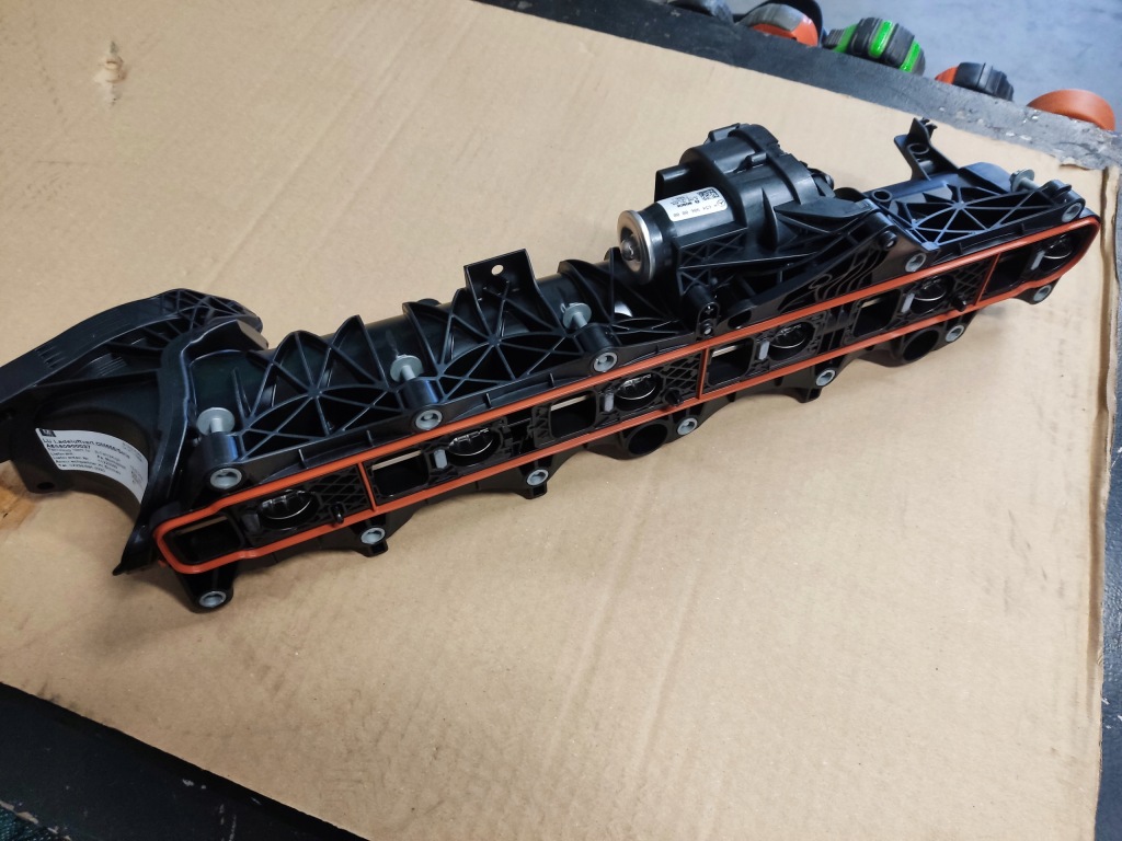 Коллектор впускной  регулятор крышка mercedes s klasa w222 4.0d a6560900037 новый Оригинал