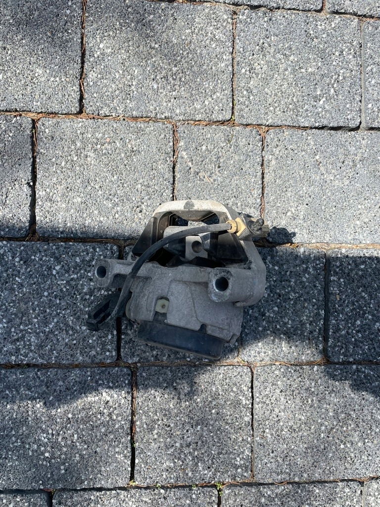 фото №1, Подушка двигуна audi a6 c7