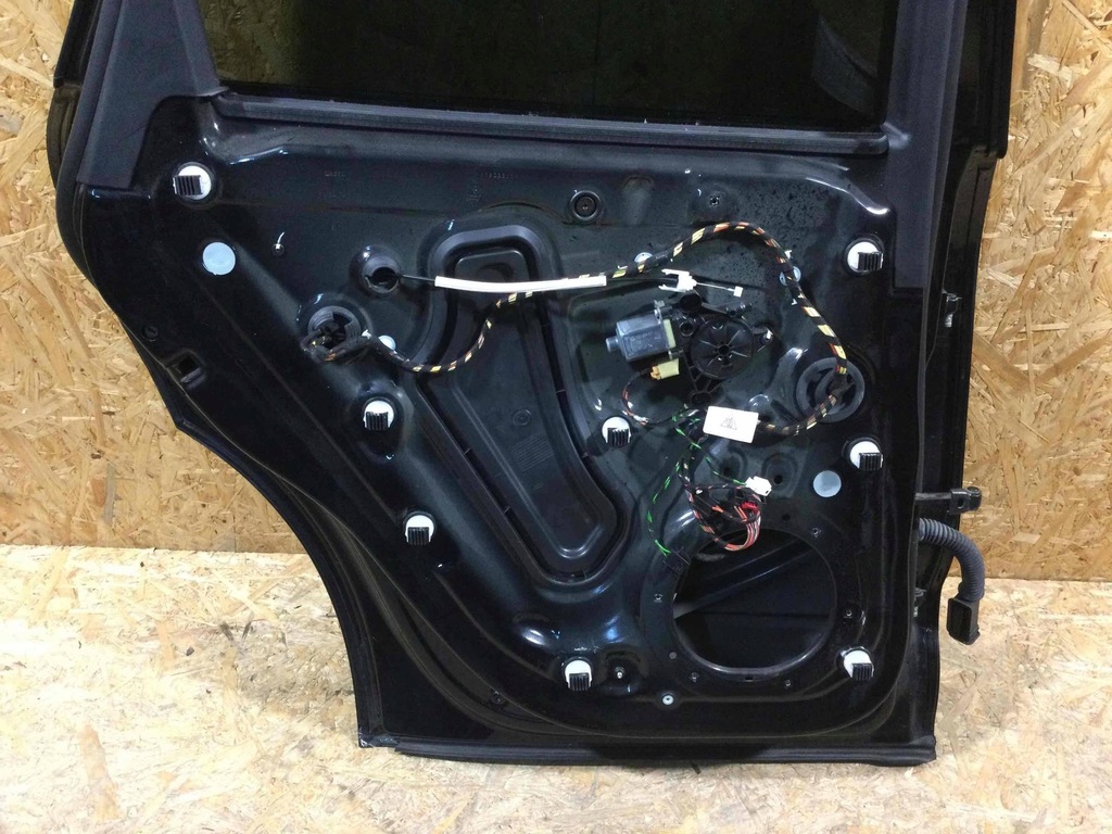 фото №8, Porsche macan дверь задние левая задняя 95b833311a 95b833021grv