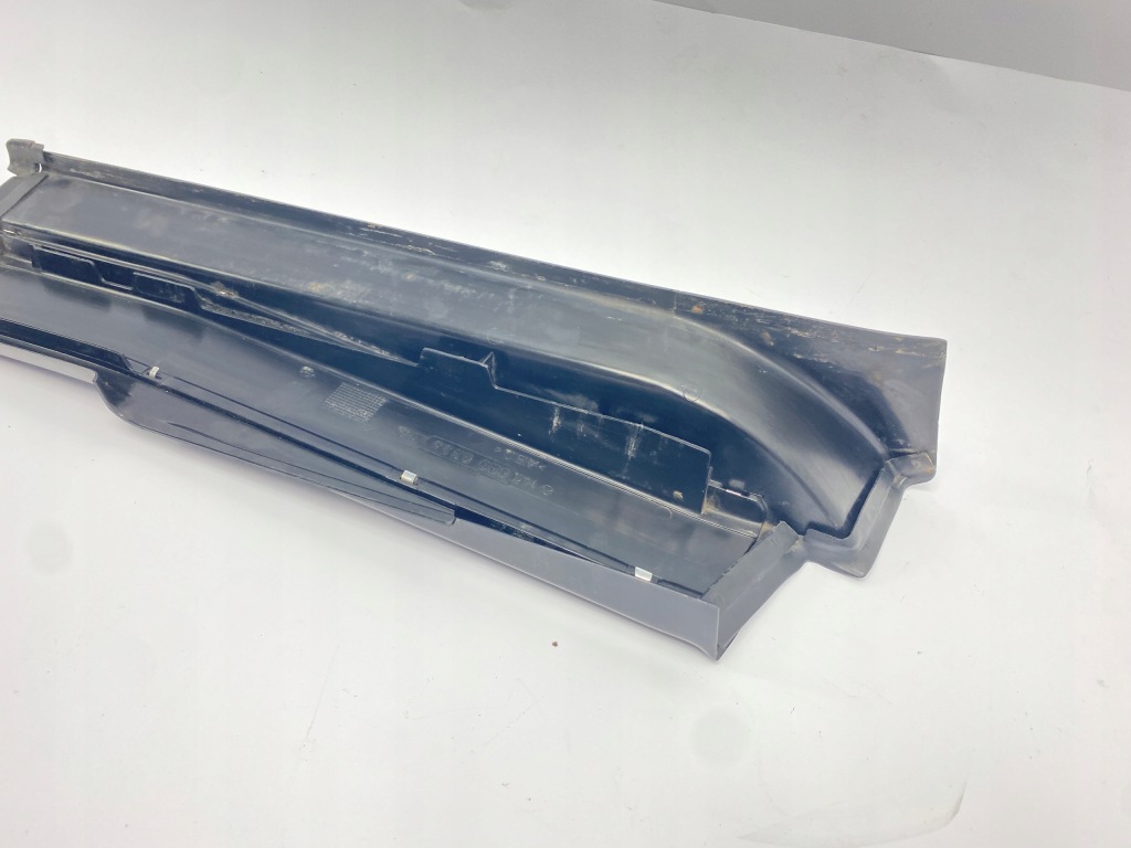 Накладка порог молдинг левый задний  czarna mercedes w140 1406800335 Оригинал