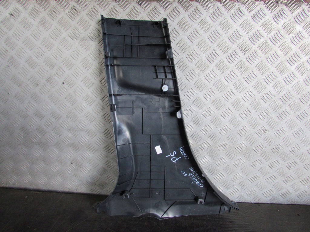 Накладка стойка среднего правый  toyota corolla e21 1.8 b hybrid 19-23 r. Киев