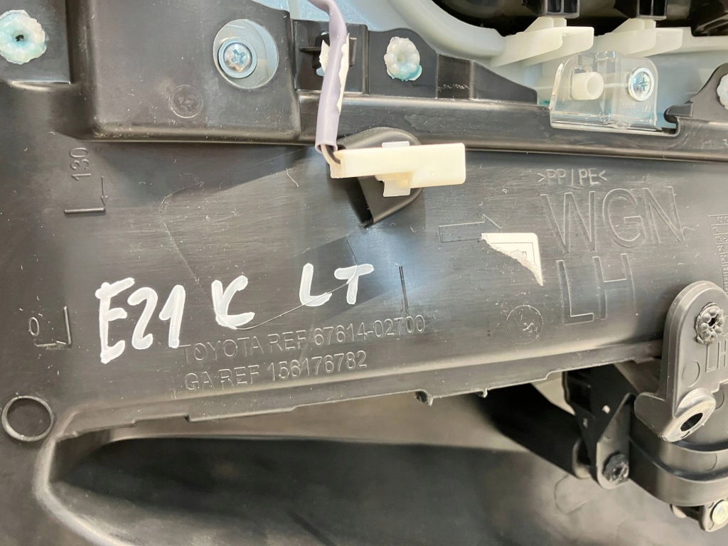 фото №14, Corolla e21 kombi обшивка оббивка двері задніх лівий задня шкіра led