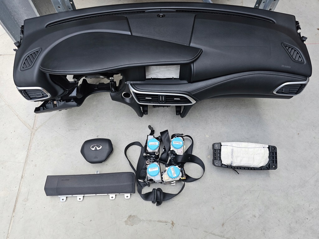 фото №1, Приборная панель консоль подушка безопасности ремни infiniti q30