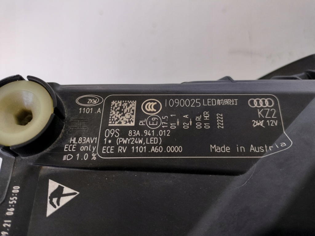 Фара правый  фара audi q3 2 83a 18- full led Цена