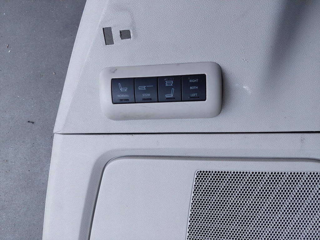 фото №6, Обшивка багажника задняя левый правый grand voyager v 08