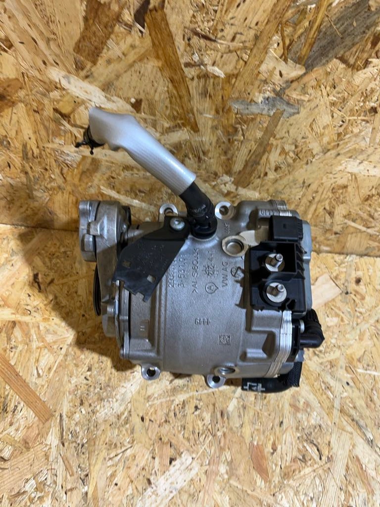 Комплектный  генератор audi q7 q8 3.0 tdi 22r 29 km 4n0903028q оригинал ideał с Разборки