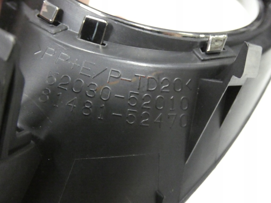 Решётка бампера правая toyota yaris 3 дорестайлинг Недорого