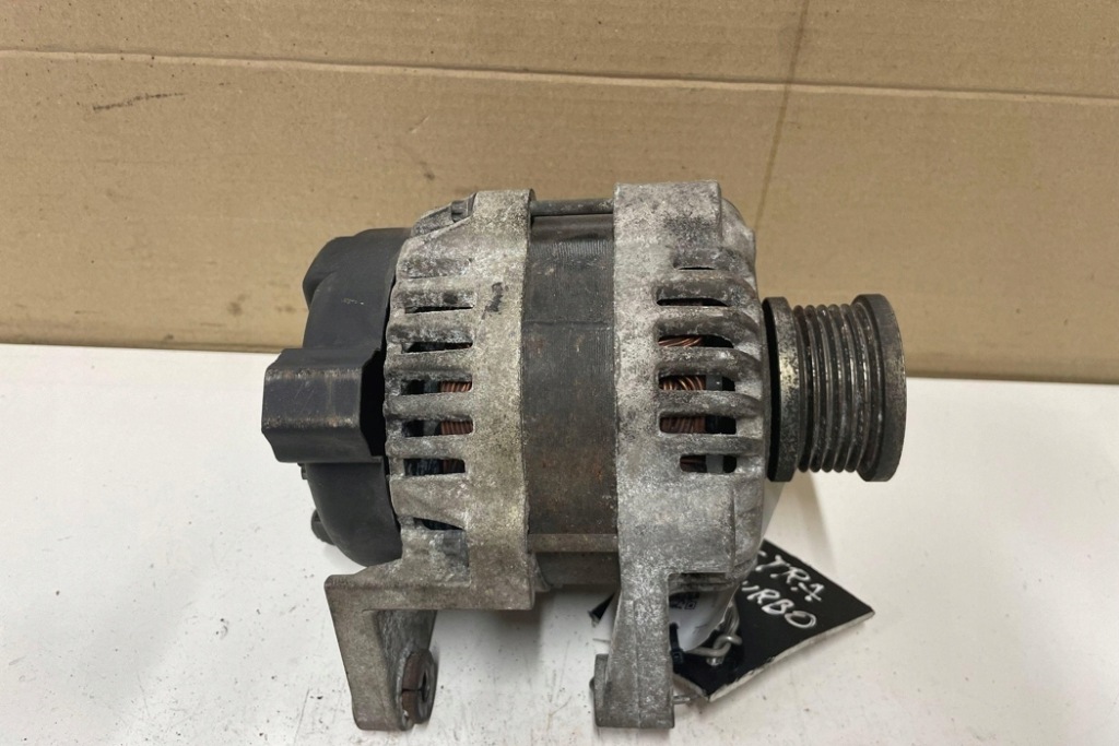 Генератор opel astra j 13500577 1.6l бензиновый 132kw 2012 Недорого