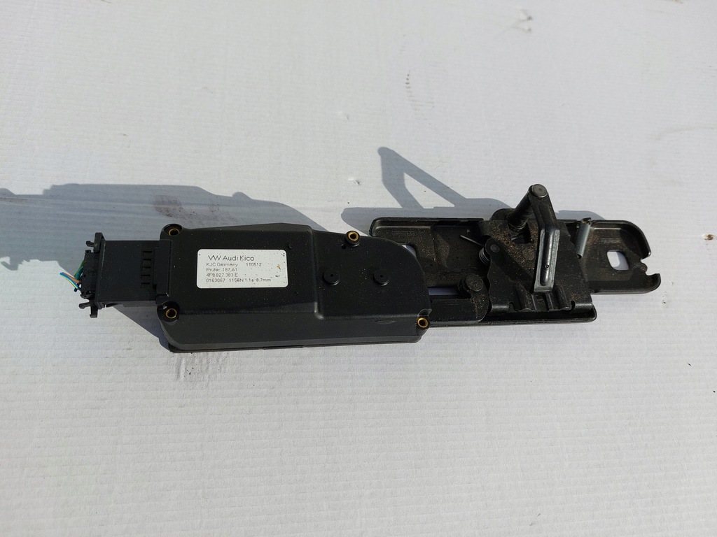 фото №1, Q5 8r доводчик замок крышки засов 4f9827383e