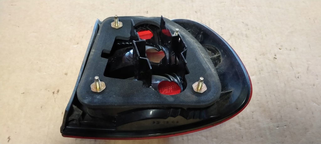 Volvo v40 lift 00- лампа левый задняя в Украине