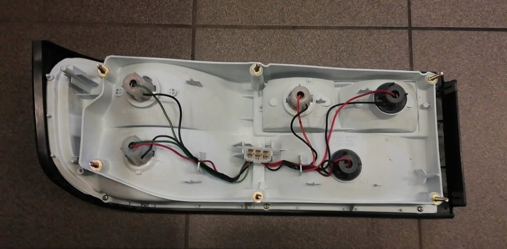 фото №3, Mazda rx-7 лампа задня ліва nowa оригінал 220-61208