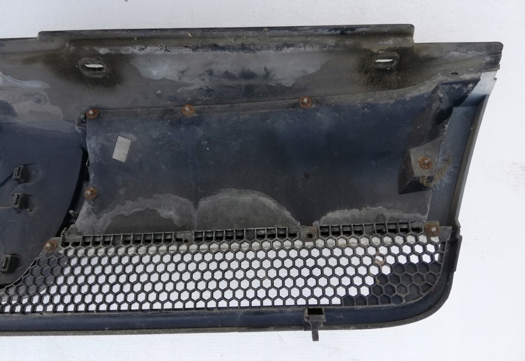 Решетка  peugeot 1304703070 оригинал Киев