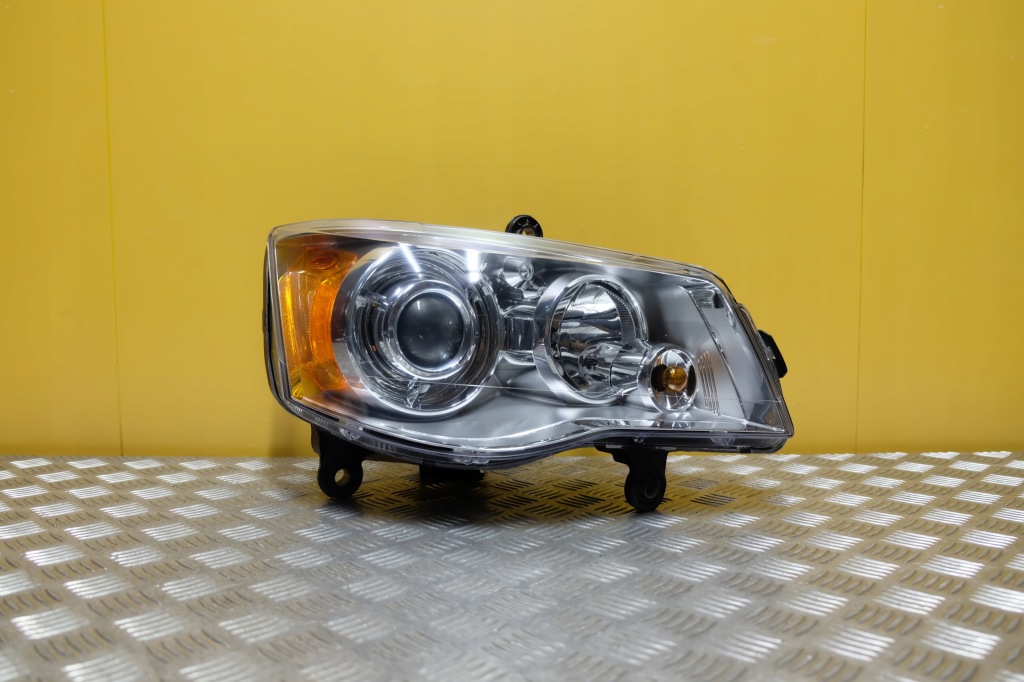 фото №1, Chrysler voyager town country 2007- фара лампа ксенон r usa