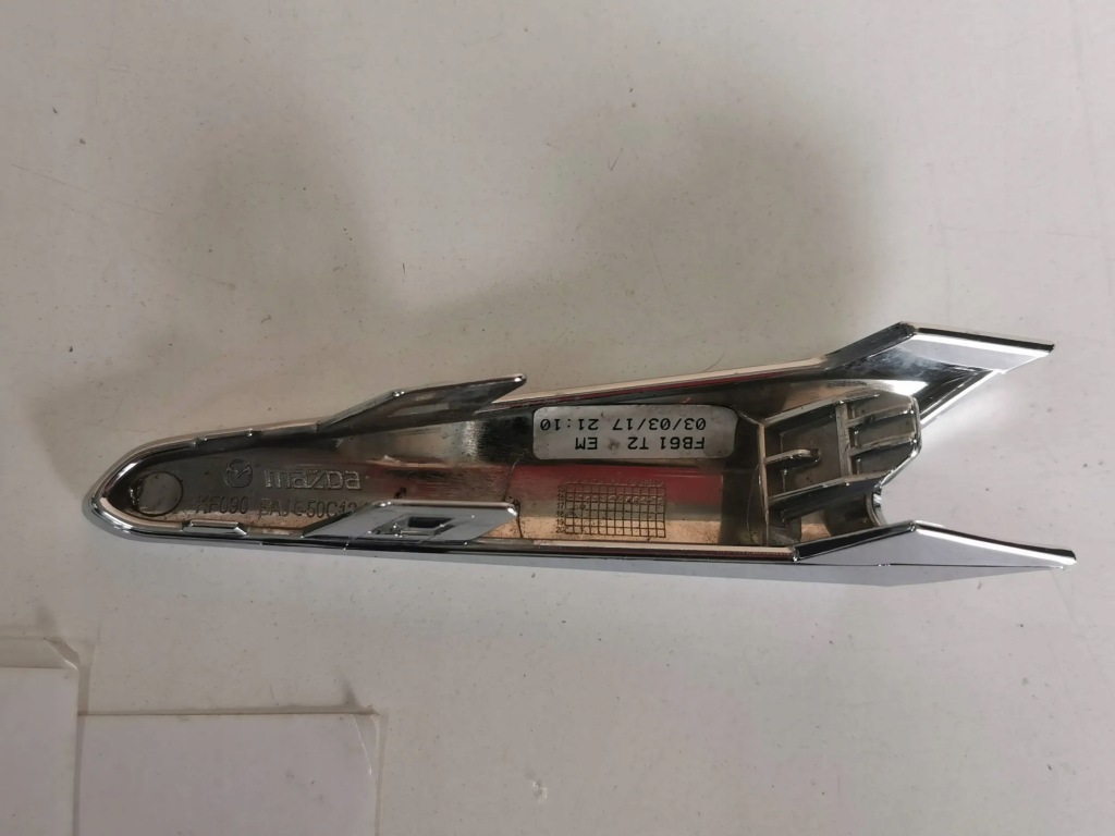 Хром решётки бампера передний mazda 3 рестайлинг  правый  1 левое  400. в Украине