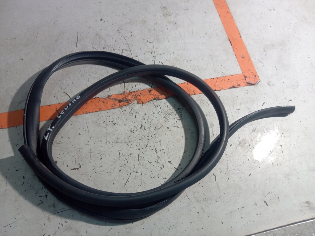 фото №1, Subaru levorg прокладка двері лівий перед