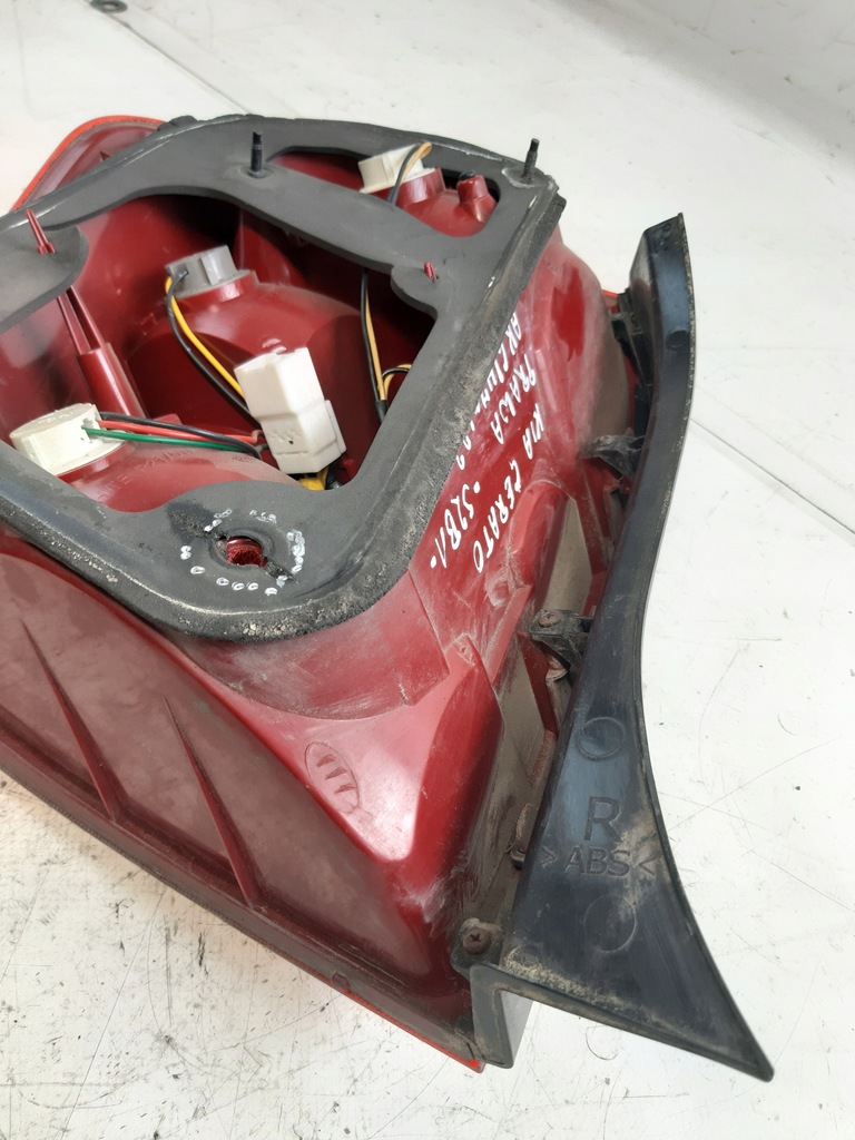 фото №11, Лампа правый задняя kia cerato 1 hb 2006r