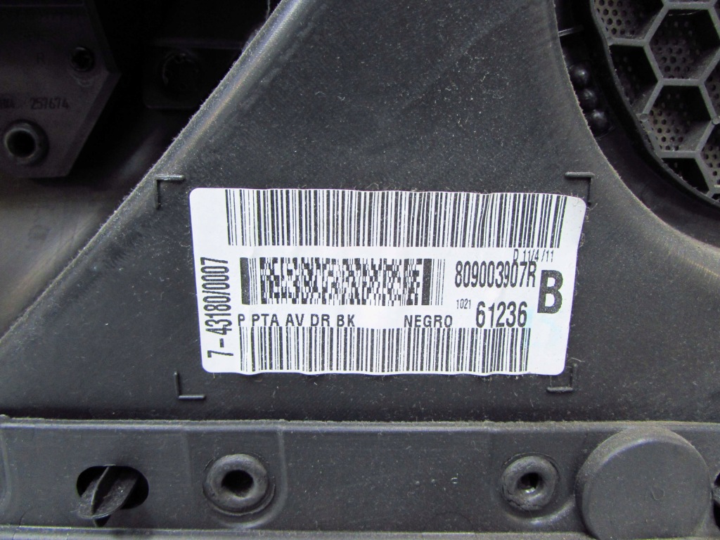 Renault megane 3 универсал 08-16 карка дверь передок  правый  809003907r Киев