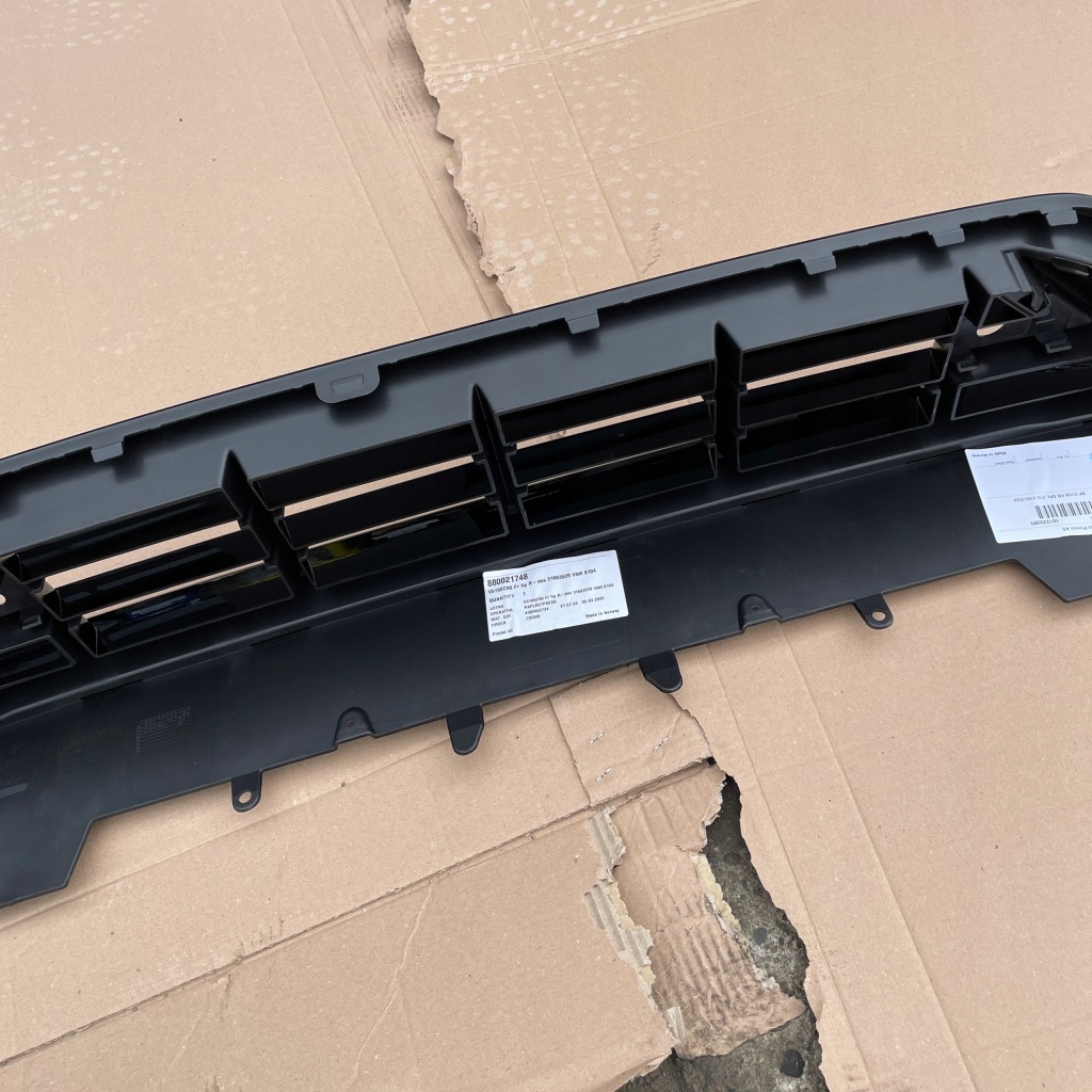 Решітка бампера спойлер volvo xc90 2 r-design 31663528 оригінал нова Оригінал