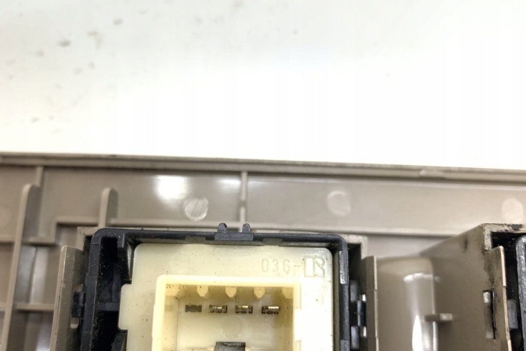 фото №8, Кнопка управление окон правых передних дверь toyota 4 runner _n1_