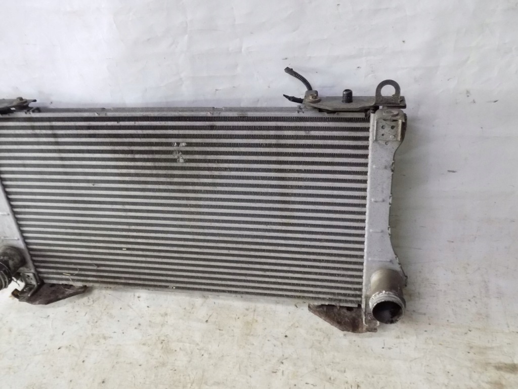 Auris 1 2.0 d4d радиатор кондиционера интеркулер Недорого