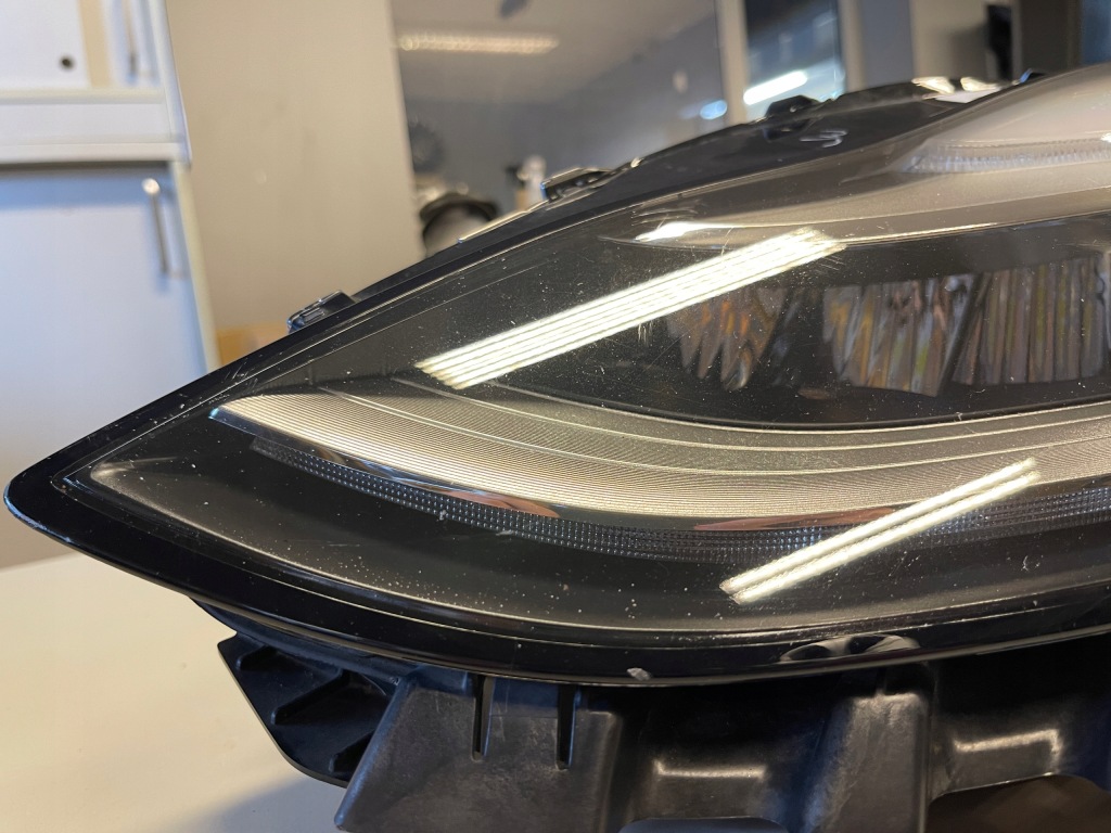 Фара фара ліва перед tesla model 3 led 1077375-00-c Доставка