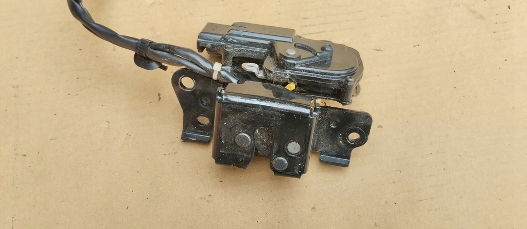 фото №4, Замок кришки багажника lexus ct200h ct 200h 11r-