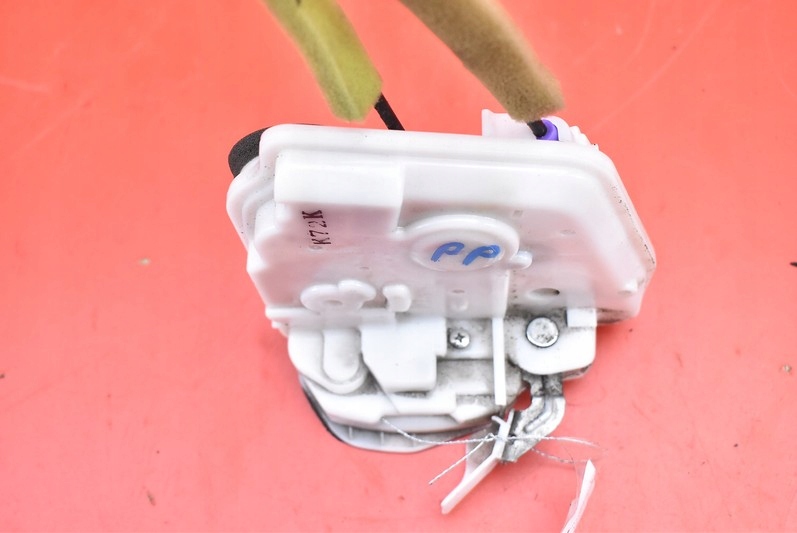 фото №1, Замок двері правий перед передній eu mazda 3 3 iii bm 13-16