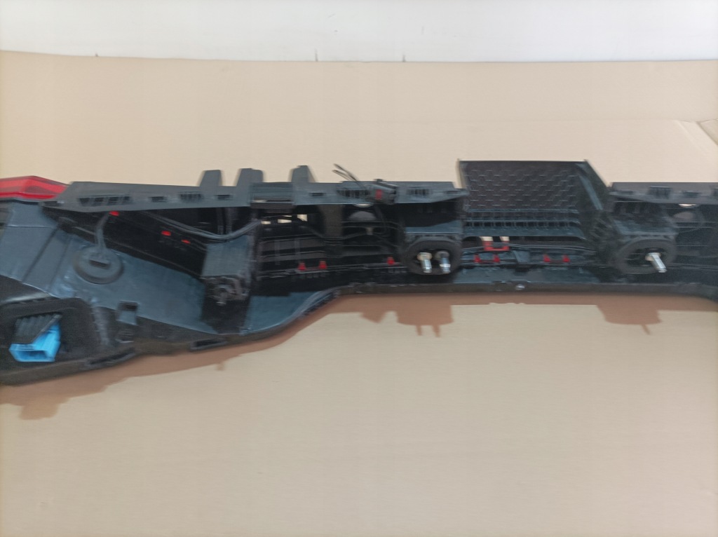 фото №13, Audi q8 лампа крышки задняя 4m8945095p