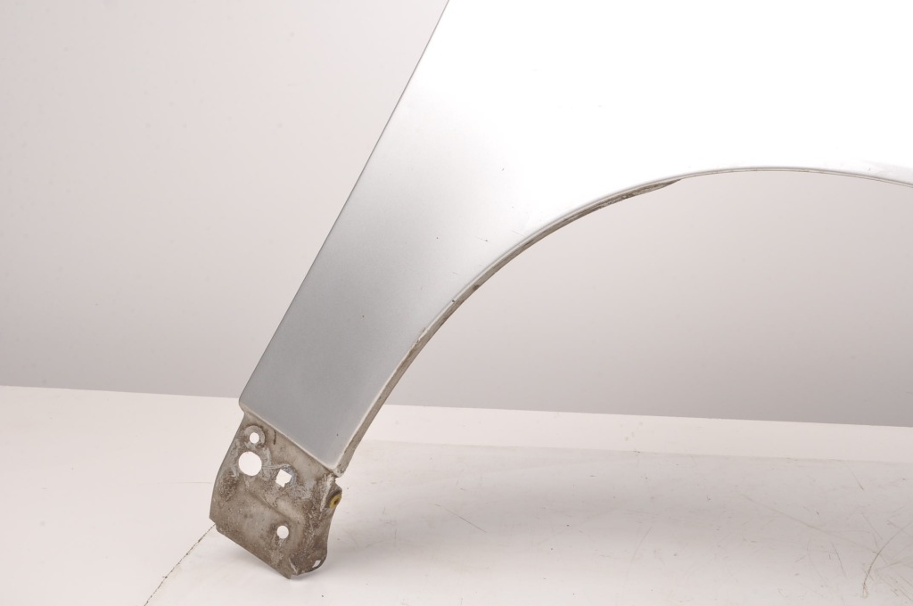 Volvo s40 v50 крыло  правый  перед передний 426 Оригинал