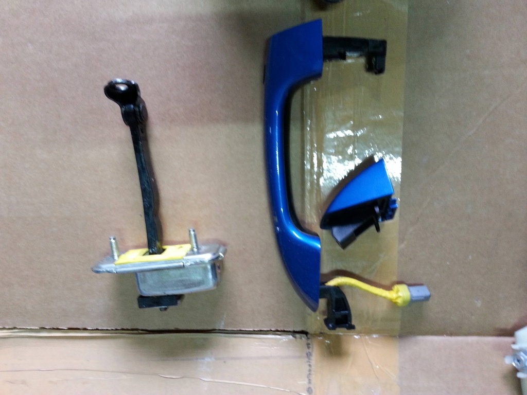 фото №1, Kia stinger обмежувач двері правий перед