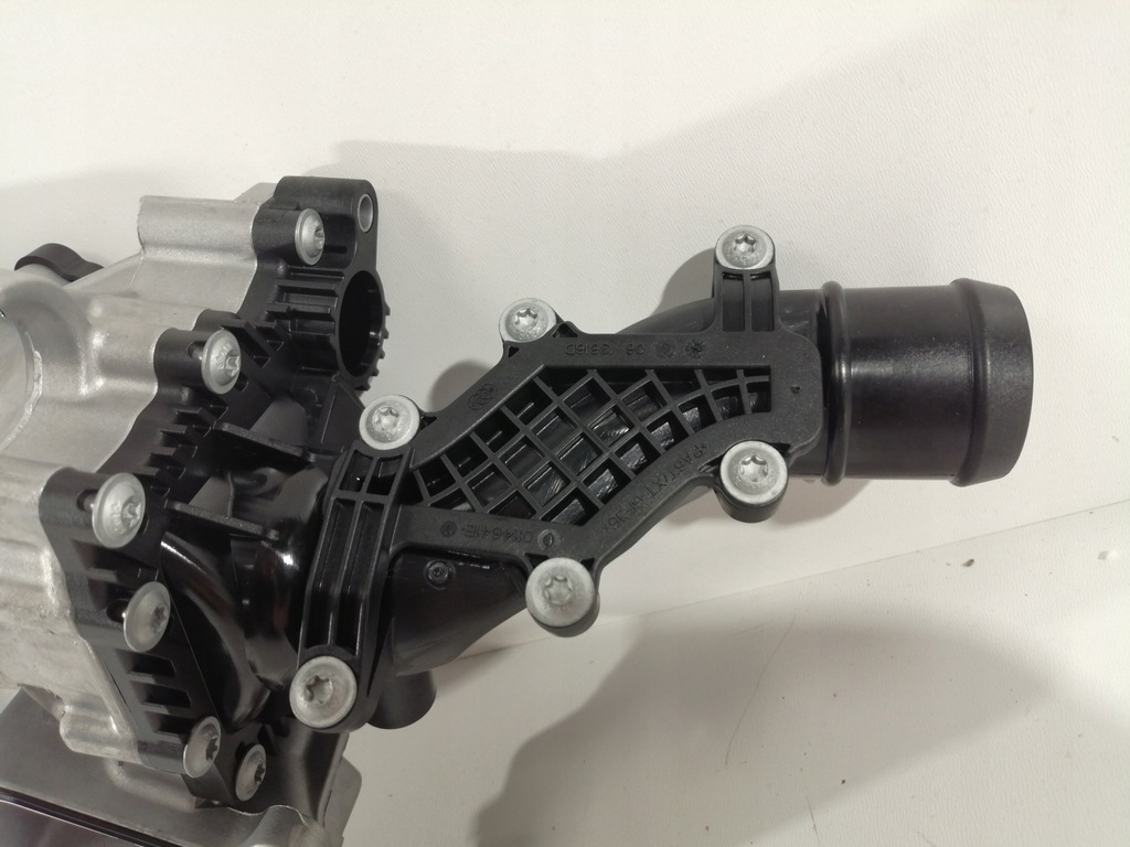 фото №8, Корпус термостат audi sq7 sq8 057121111aa