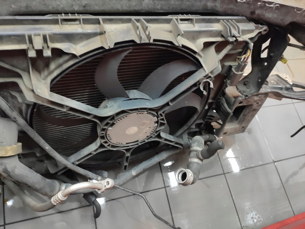 фото №12, Mercedes r-klasa w251 3.0 cdi pas передний интеркулер радиатор вентилятор