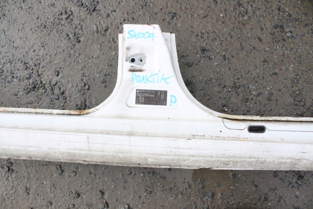 Правий поріг skoda roomster praktik в Україні