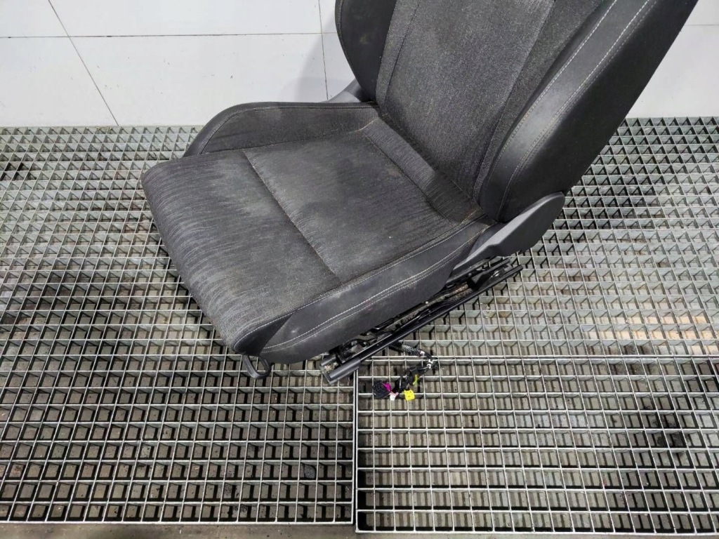 Сиденье правый перед пассажира skoda karoq в Украине