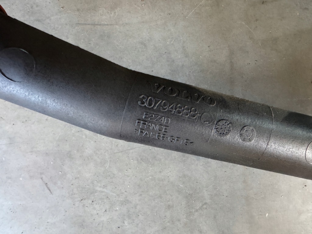 Volvo xc 90 1 2.4d труба шланг интеркулер 30794888 в Украине