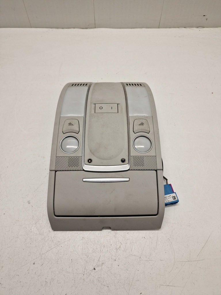 фото №1, A6 c6 лампа потолочный освещение 4f0947135bp